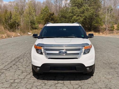 Oxford White 2014 Ford Explorer XLT