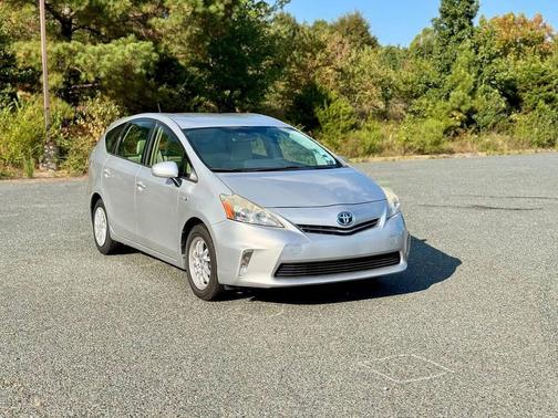 2014 Toyota Prius v Two