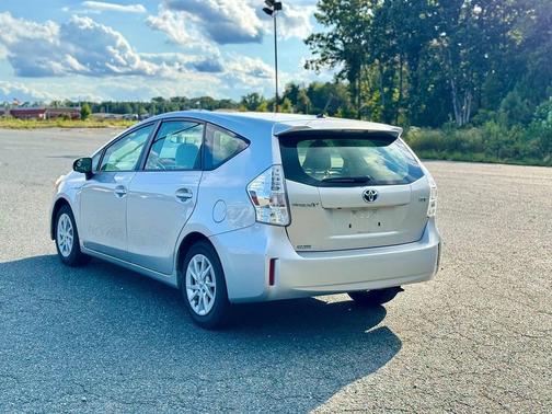 2014 Toyota Prius v Two