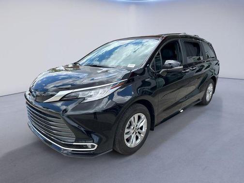 2025 Toyota Sienna Limited 7-Passenger