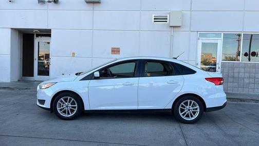 Oxford White 2018 Ford Focus SE