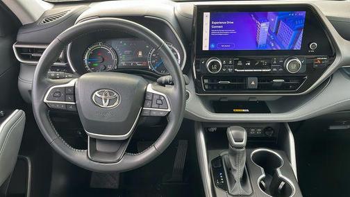 Gray 2025 Toyota Highlander Hybrid XLE