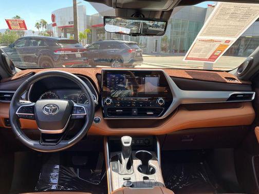 2022 Toyota Highlander Platinum