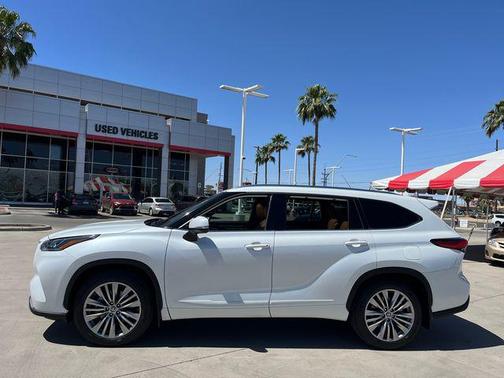2022 Toyota Highlander Platinum