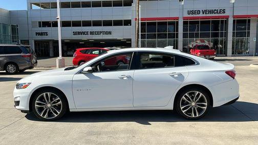 White 2019 Chevrolet Malibu Premier