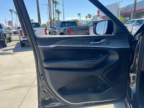 2023 Jeep Grand Cherokee Limited X