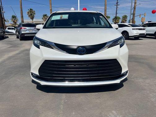 2021 Toyota Sienna XLE 8 Passenger