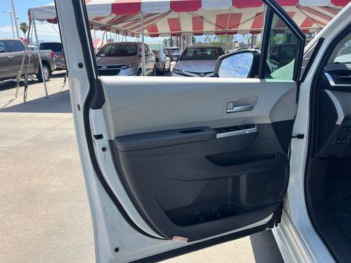2021 Toyota Sienna XLE 8 Passenger