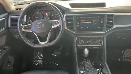 Platinum Gray Metallic 2021 Volkswagen Atlas 3.6L SE w/Technology