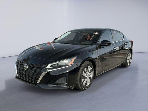 Super Black Clearcoat 2023 Nissan Altima S FWD