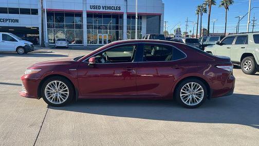 2019 Toyota Camry Hybrid XLE