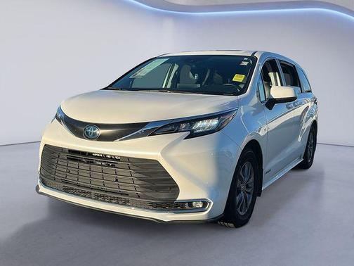 2021 Toyota Sienna XLE 7 Passenger