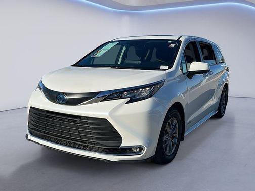 2021 Toyota Sienna XLE 7 Passenger