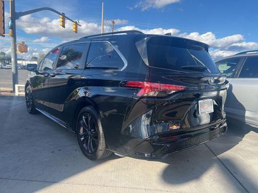 2022 Toyota Sienna XSE 7 Passenger
