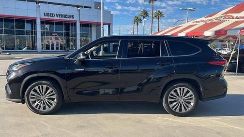 2021 Toyota Highlander Hybrid Platinum
