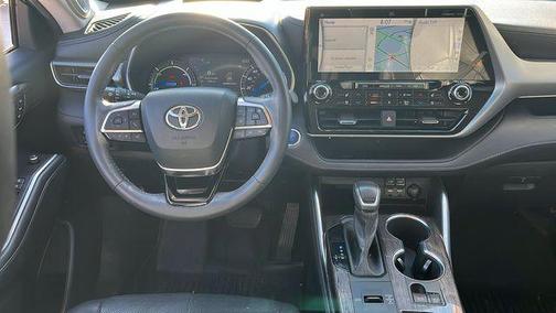 2021 Toyota Highlander Hybrid Platinum