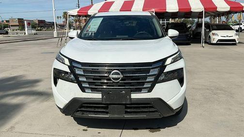 White Pearl 2024 Nissan Rogue SV