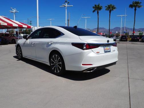2019 Lexus ES 300h Luxury