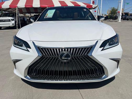 2019 Lexus ES 300h Luxury