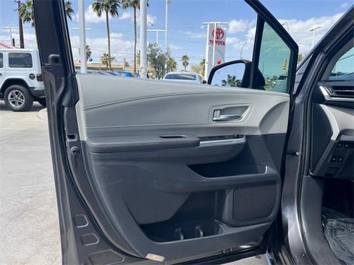2021 Toyota Sienna XLE 8 Passenger