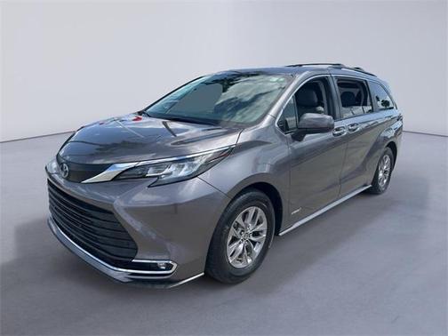 2021 Toyota Sienna XLE 8 Passenger