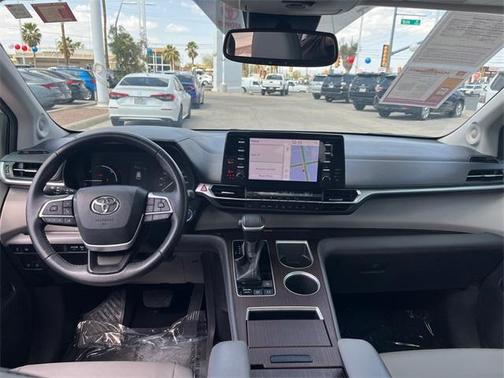 2021 Toyota Sienna XLE 8 Passenger
