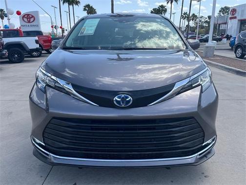2021 Toyota Sienna XLE 8 Passenger