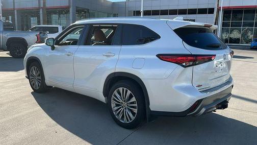 2022 Toyota Highlander Platinum
