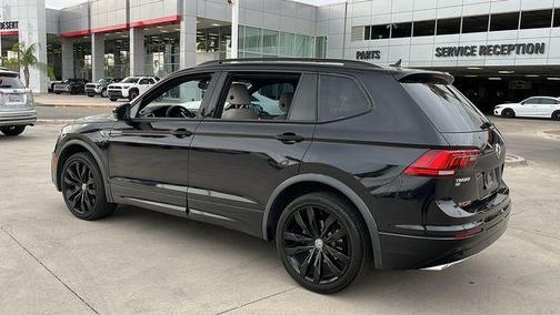 Deep Black Pearl 2021 Volkswagen Tiguan 2.0T SE R-Line Black