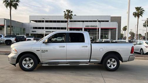 Bright Silver Metallic Clearcoat 2019 RAM 1500 SLT