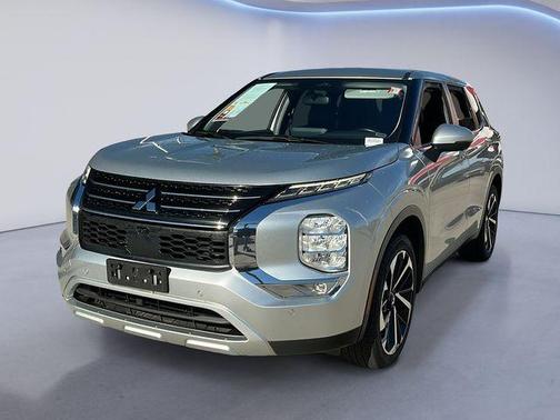 Alloy Silver Metallic 2024 Mitsubishi Outlander SE