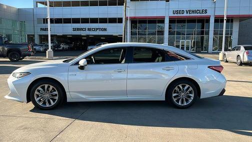 2021 Toyota Avalon Hybrid XLE Plus