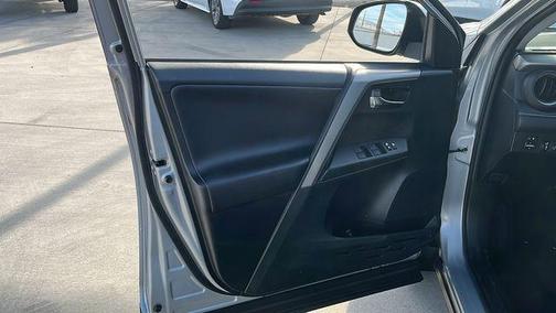 Silver Sky Metallic 2018 Toyota RAV4 XLE