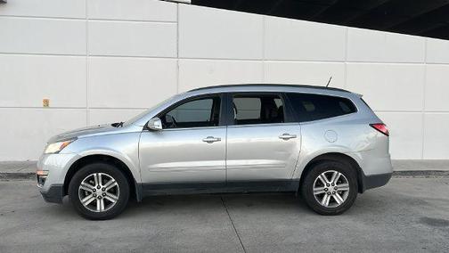 Silver Ice Metallic 2017 Chevrolet Traverse 2LT