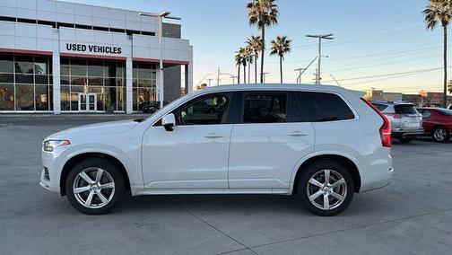 2022 Volvo XC90 T5 Momentum