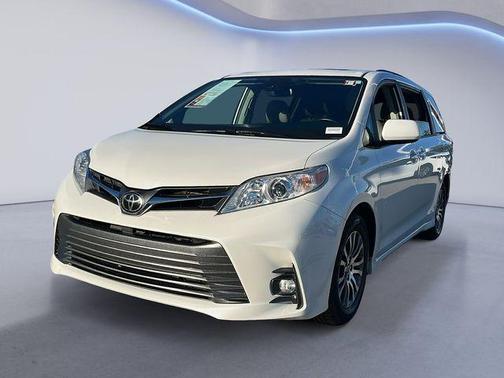 2019 Toyota Sienna XLE