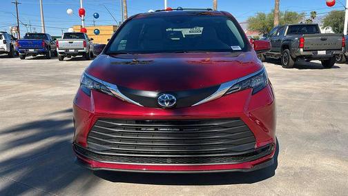 2025 Toyota Sienna LE