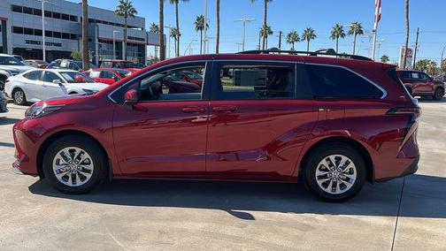 2025 Toyota Sienna LE