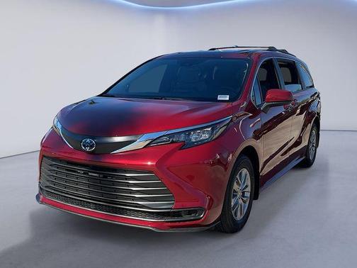 2025 Toyota Sienna LE