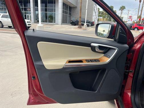 2017 Volvo XC60 T5 Inscription