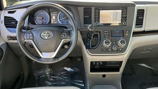 2020 Toyota Sienna XLE