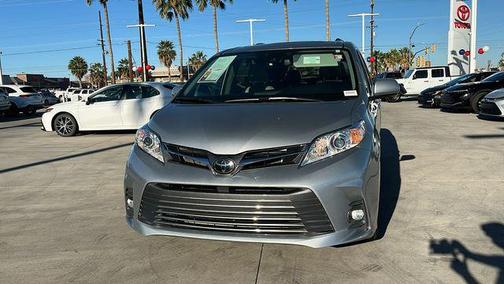 2020 Toyota Sienna XLE