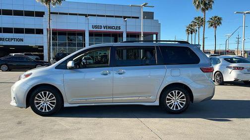 2020 Toyota Sienna XLE