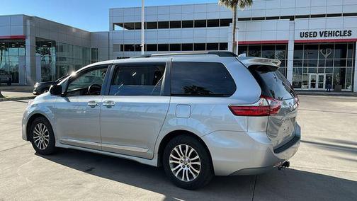 2020 Toyota Sienna XLE