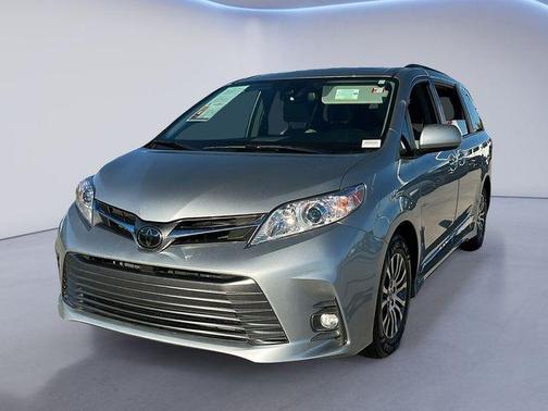 2020 Toyota Sienna XLE