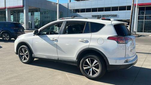 Super White 2018 Toyota RAV4 XLE