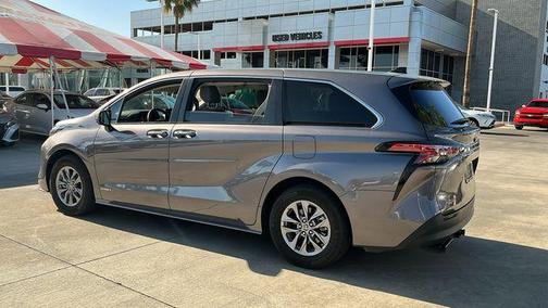 Predawn Gray Mica 2021 Toyota Sienna LE