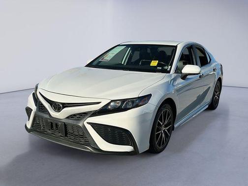 White 2022 Toyota Camry SE