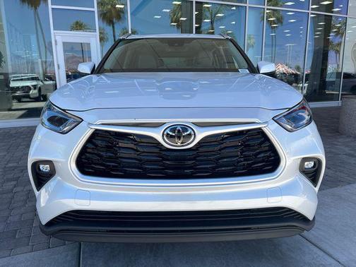 2025 Toyota Highlander XLE