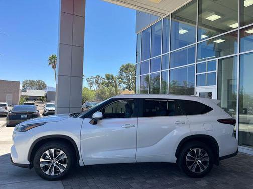 2025 Toyota Highlander XLE